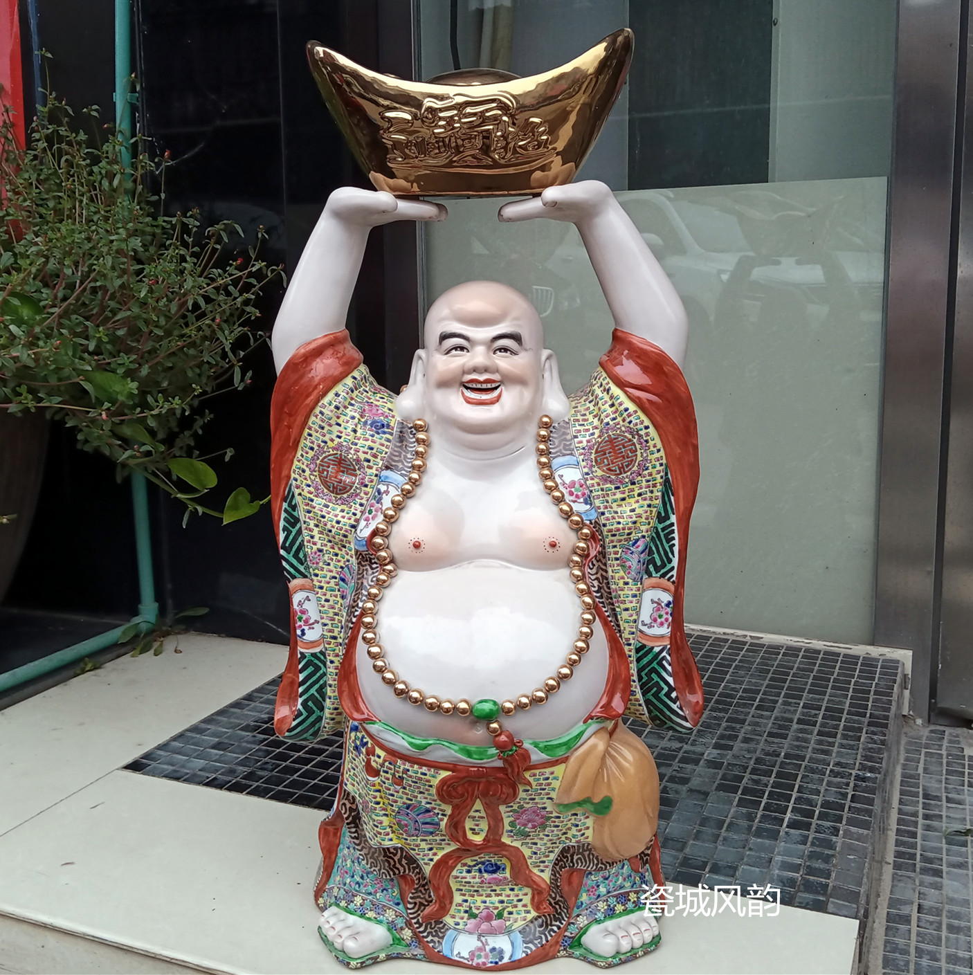 招财进宝粉彩陶瓷举宝大肚弥勒佛像站立笑佛供奉弥勒菩萨佛像摆件