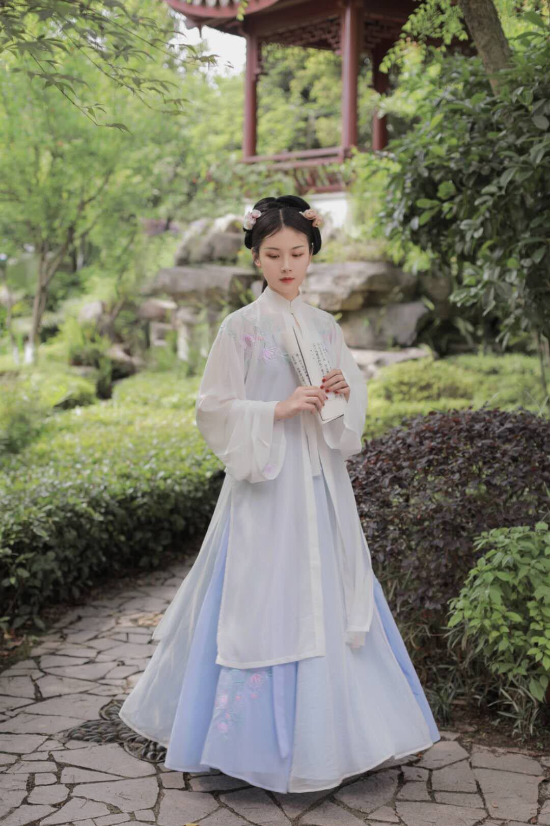 南山韵味原创汉服现货 独步寻花 明制立领对襟长衫间色破裙春夏秋在类目 女装/女士精品, 唐装/民族服装/舞台服装, 民族服装/舞台装中 - 来自Buy2taobao.com提供专业的淘宝代购服务