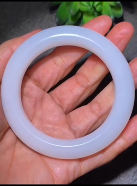 精品 新疆和田玉籽料 手镯 圈口57mm 高性价比