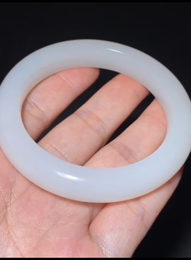 精品新疆和田玉籽料 手镯 一级白 油性和脂粉非常到位  内径55mm