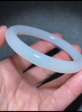 精品新疆和田玉籽料 圆条手镯 尺寸9mm，内径55mm 高性价特价xxxx