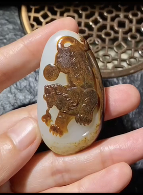 天然精品新疆和田籽料虎虎生威皮色巧雕53×29×13正品带证书老店