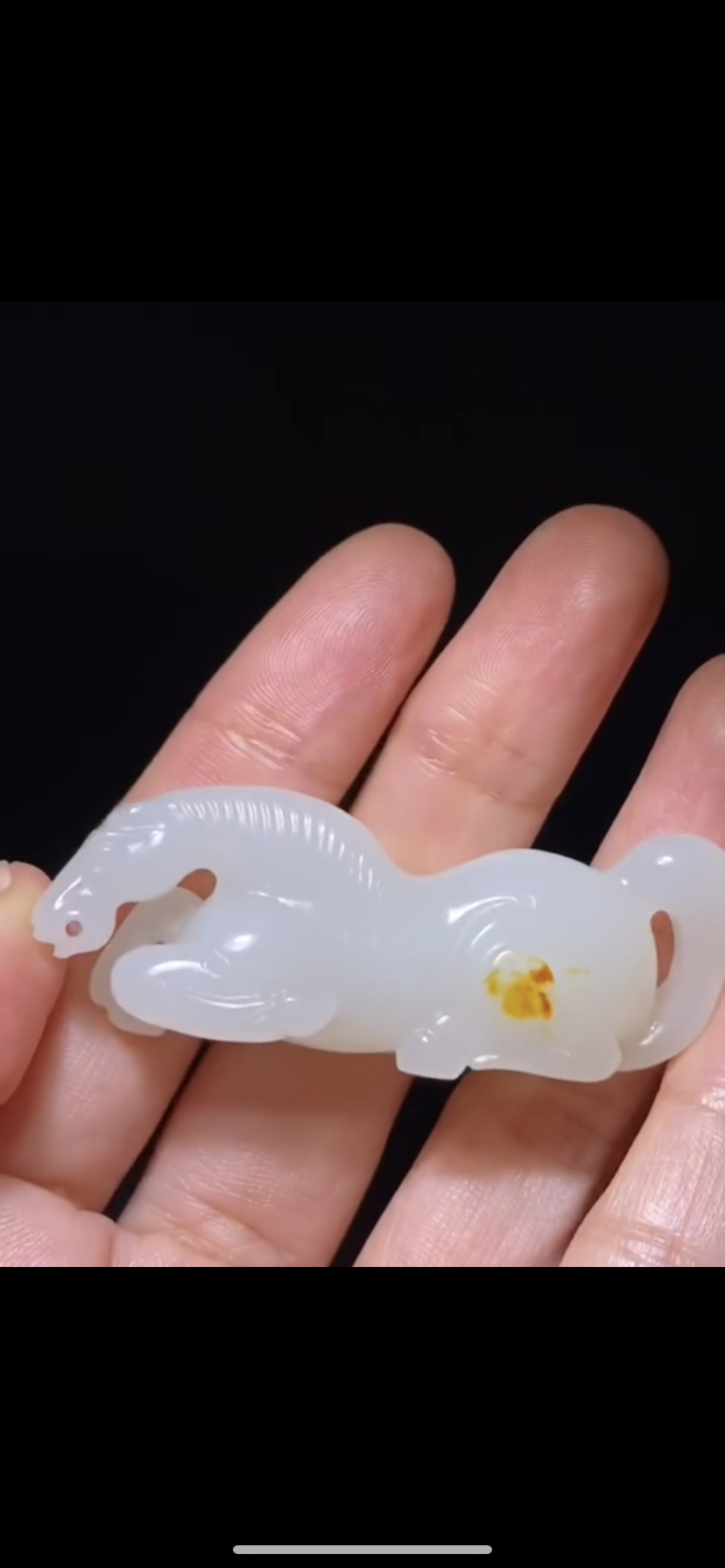 天然正品新疆和田籽料 马上有钱生肖马 一级白57&times;16&times;21mm带证书