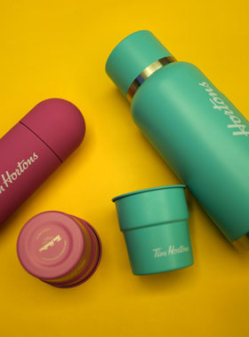Tims咖啡玫红色保温杯蓝绿色1L露营水壶简约红绿对杯枫叶logo水杯