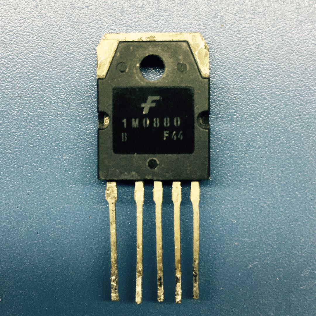 回收电子元器件1M0880 KA1M0880 原装拆机电源稳压芯片进口仙童