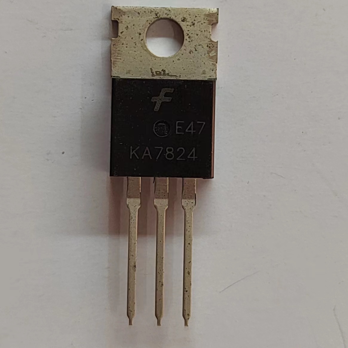 进口全新L7824C2T 三端稳压器 L7824CD2T 贴片TO-263 现货可直拍