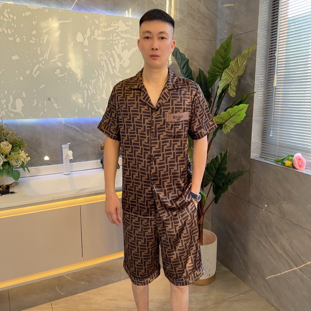 男士大牌风咖色短袖短裤带裤兜夏睡衣/家居服套装
