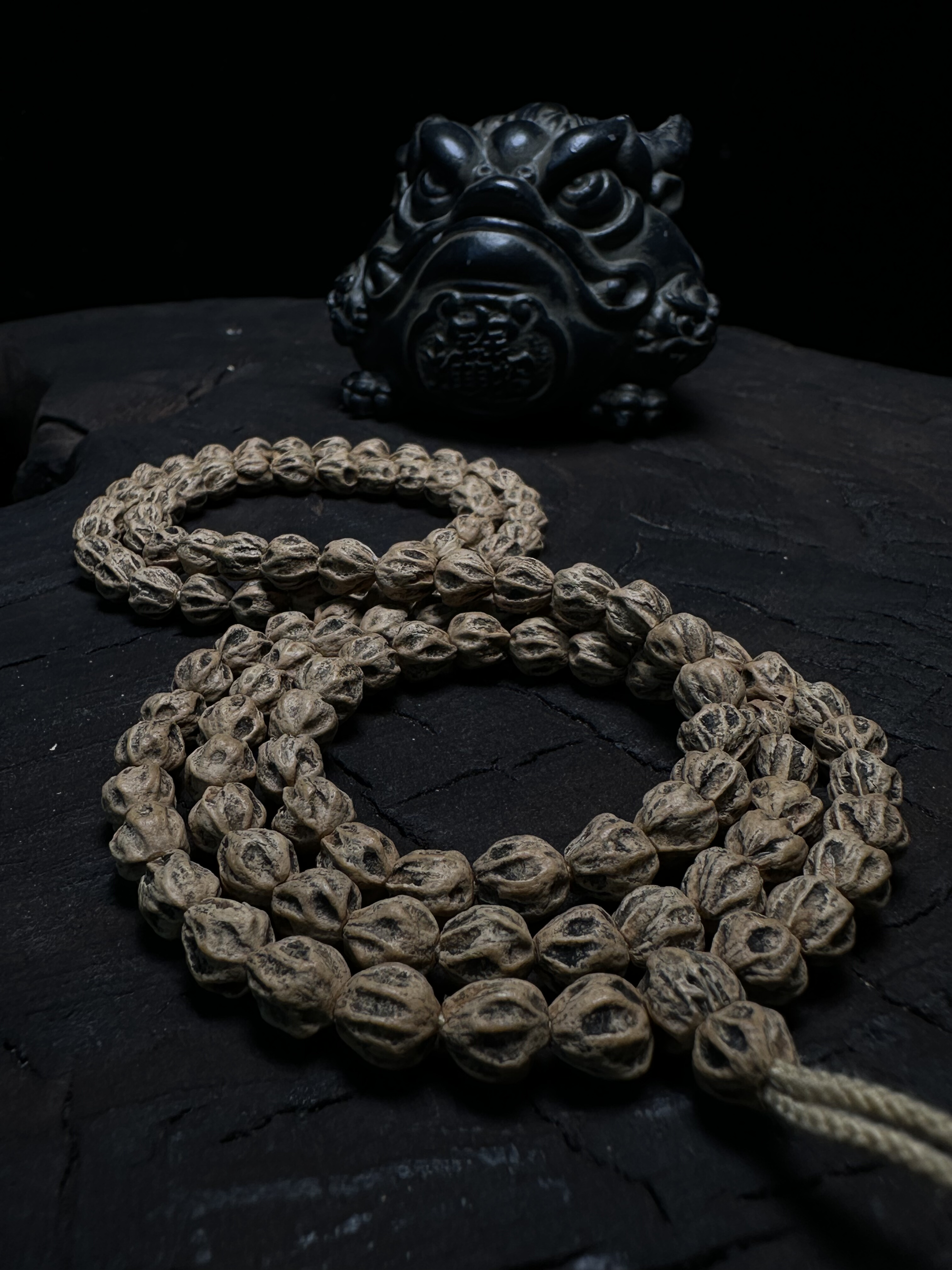 热振百香籽原桩白芽满鬼脸顺纹巨好看黄油皮鬼脸文玩一物一图