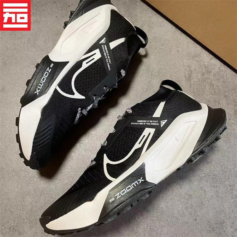 Nike/耐克女轻便透气跑步鞋