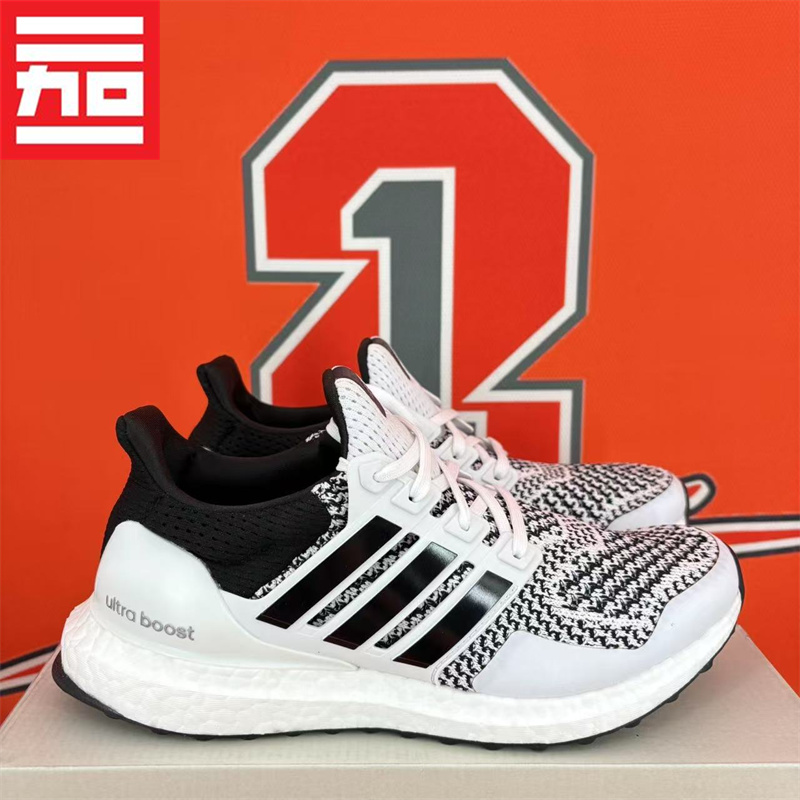 Adidas阿迪达斯透气跑步运动鞋