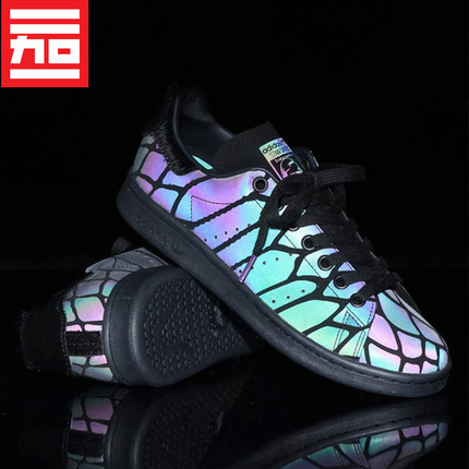 阿迪达斯adidas舒适透气休闲板鞋