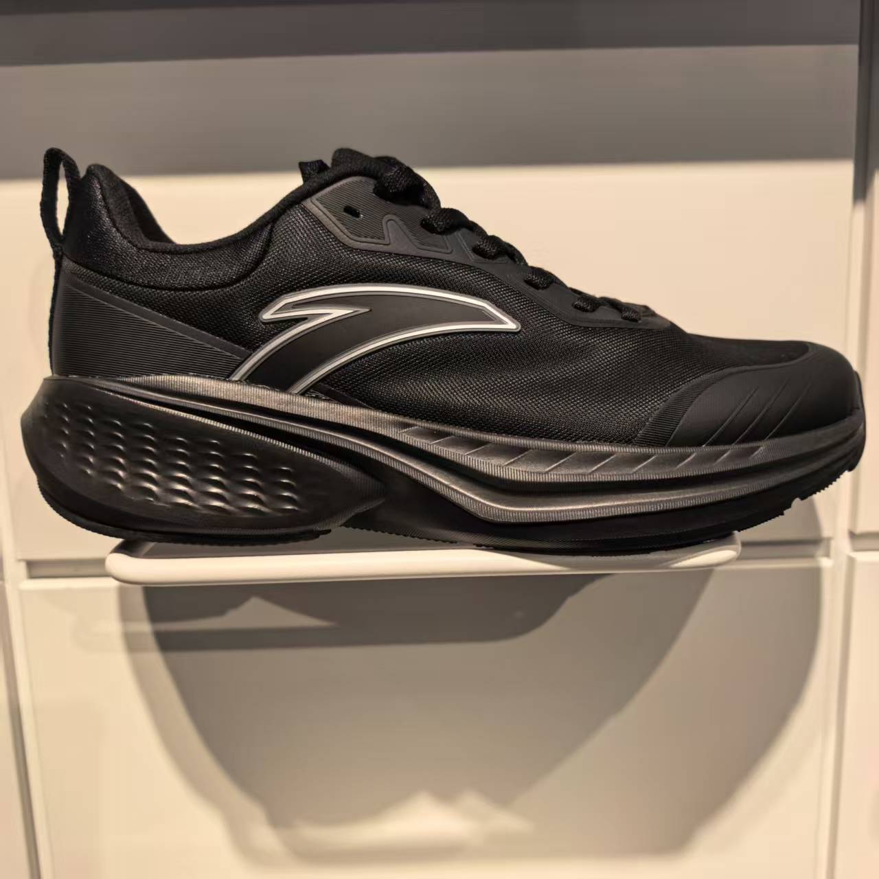 安踏正品云途跑步鞋男2025冬新款轻质回弹缓震运动跑鞋112545519