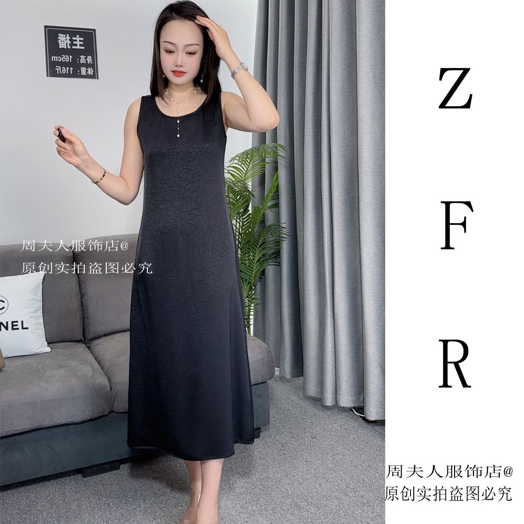 黑色缎面提花吊带连衣裙女中长款宽松显瘦内搭外穿气质包臀裙简约图片