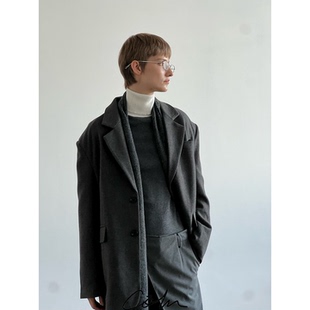 COLN垫肩毛呢西装用毛呢料撑起肩线带着冬日的笃定与从容向你走来