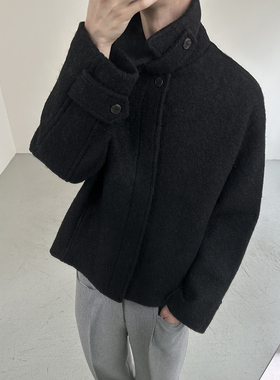 COLN冬日穿搭不路人的关键在于细节在线且营造氛围的短款呢料夹克