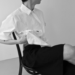 COLN夏天怎能没有1件minimalism短袖 呢?时髦且百搭到毫不费脑 衬衫