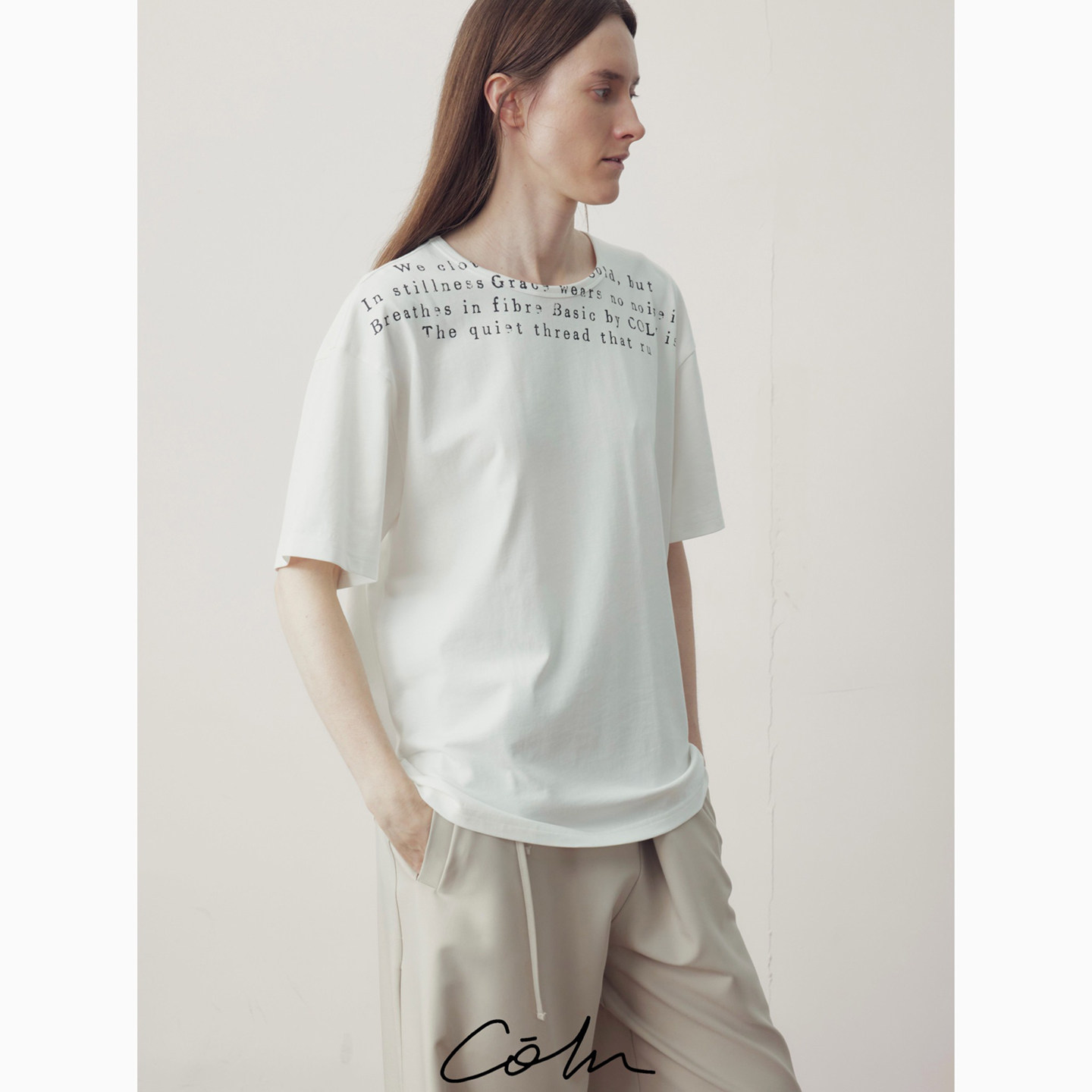 COLN1件衣服能承载什么?coln把少即是多印在了纯色字母宽松短袖上
