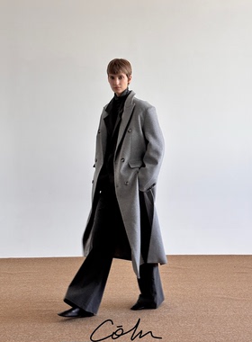 COLN羊毛双排扣开衩大衣生来遍为行走而生 衣长也足够撑起1身气场