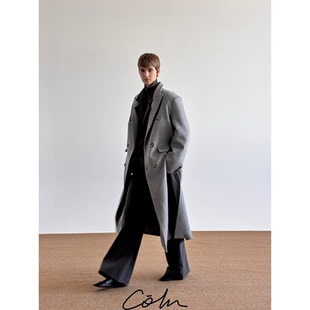 COLN羊毛双排扣开衩大衣生来遍为行走而生 衣长也足够撑起1身气场