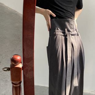 coln男孩女孩必需get这条高腰直筒裤 做高级时髦 它变薄了 COLN