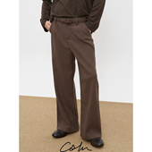 温存腰带则是毫不费力 COLN对于呢料西裤 来说面料是内敛 完成度