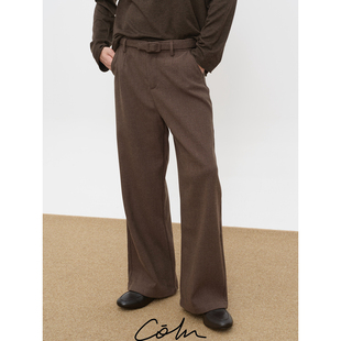 COLN对于呢料西裤来说面料是内敛的温存腰带则是毫不费力的完成度