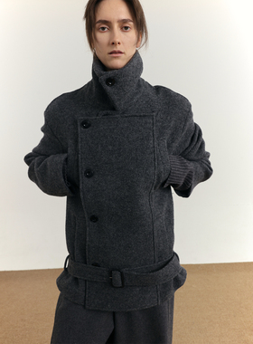 COLN双层门襟多领型短款羊毛大衣是那种不管从里还是外都觉到重量