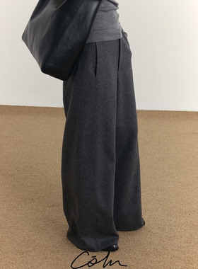 COLN呢料直筒休闲裤看似基础也不能忽略它的版型带来的显瘦效果