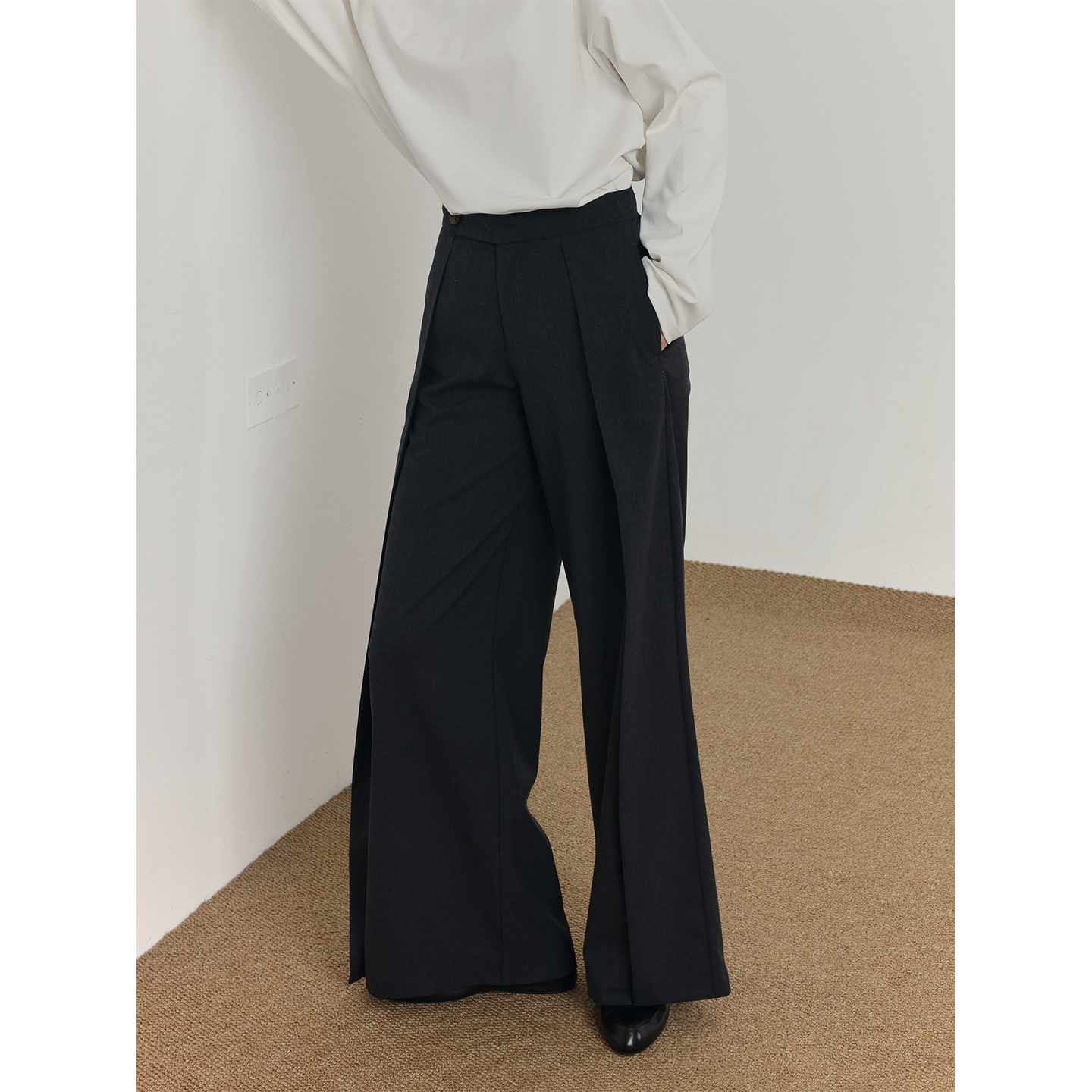 COLN秋新极简风微阔喇叭裤