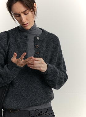 COLN亨利领加厚毛衣是把暖意揉进了每丝纱线是秋冬毛衣该有的样子