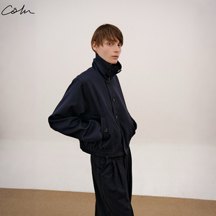 COLN当有高领极简短款夹克 便不存在季节交替的不安妥帖度过春夏