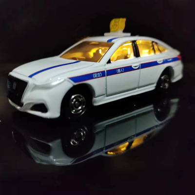 TOMY多美卡合金小汽车模型男玩具亮灯发光84号丰田皇冠出租车TAXI