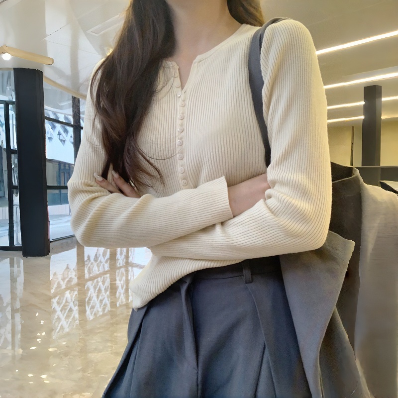 独特别致高级感内搭纽扣针织衫