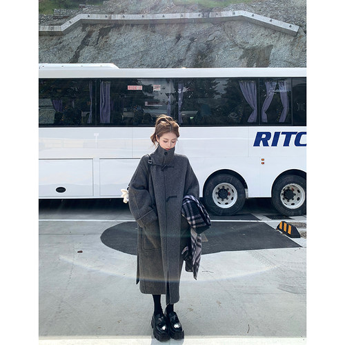 立领牛角扣骆驼绒双面呢廓形大衣