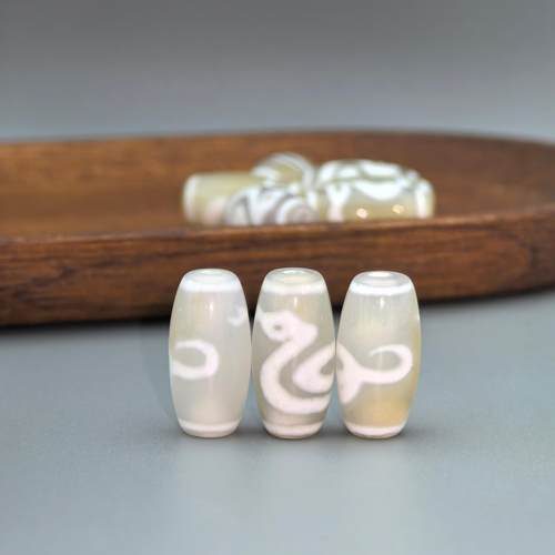 天玛西藏天珠生肖限定蛇白玉髓