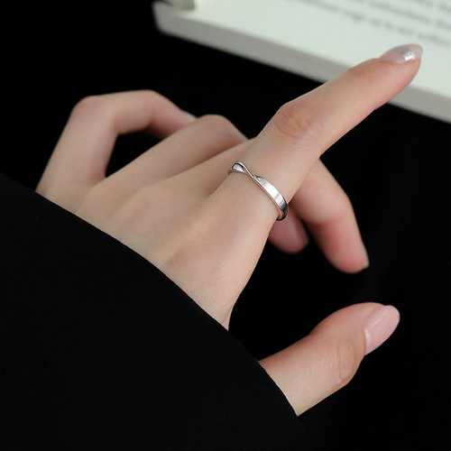 Lane South Pure Silver Mobius Ring Nishe вместе