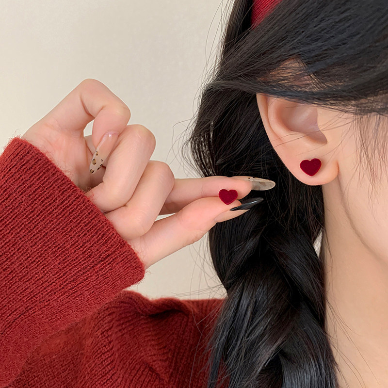 巷南999银丝绒爱心耳钉女小众女