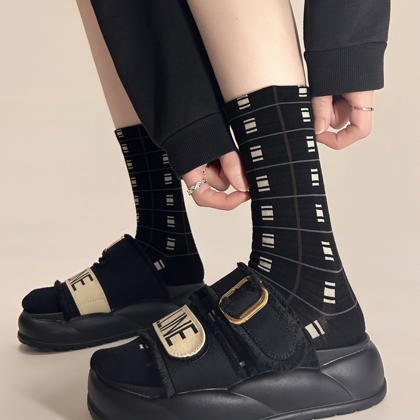 【3双装】黑色系搭配单鞋也太美了！好搭又好看！袜子女春秋中筒