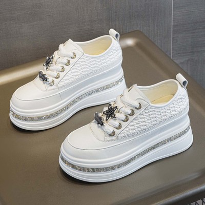厚底小白鞋女2025新款真皮水钻黑白增高休闲运动鞋配阔腿裤的单鞋