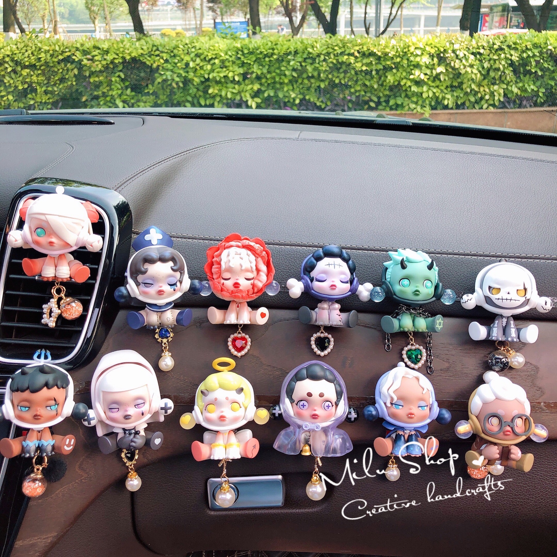 新款正版skullpanda密林古堡车载香水夹空调出风口香薰装饰夹车挂