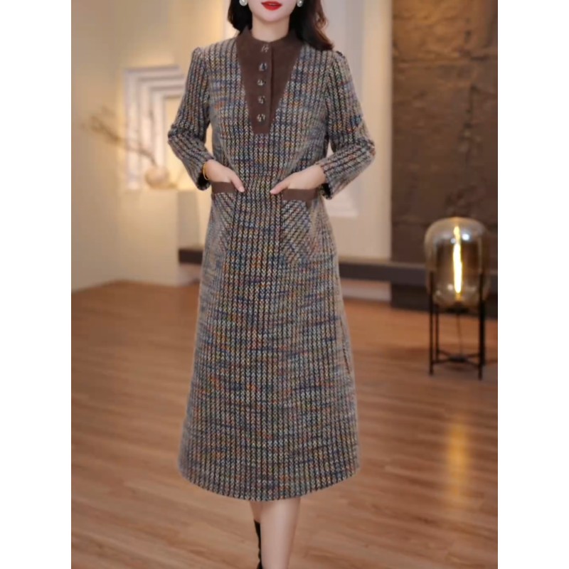 时尚气质大码连衣裙女2025秋冬新款妈妈装优雅显瘦减龄加厚中长裙