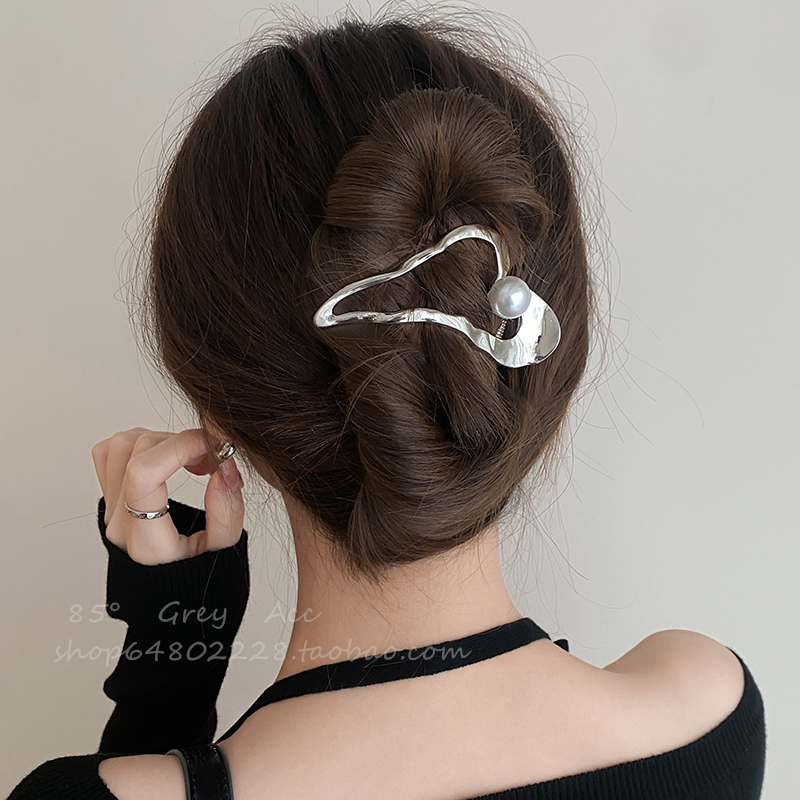 轻奢冷淡风异形金属珍珠发夹