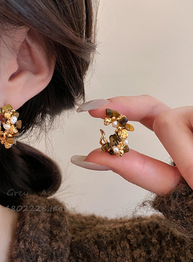 美拉德虎眼石金色珍珠C圈耳环女2026新款耳圈高级感耳饰秋冬耳钉