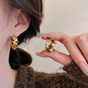 美拉德虎眼石金色珍珠C圈耳环女2026新款耳圈高级感耳饰秋冬耳钉