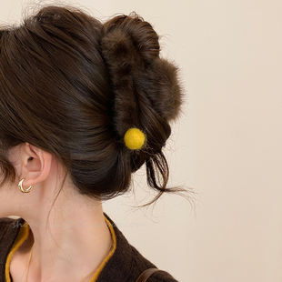 韩系Z形毛绒头发抓夹女气质设计感小众高级感慵懒风秋冬鲨鱼夹子