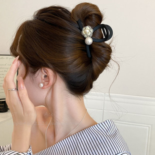 珍珠山茶花中号发夹女2026年新款爆款秋季后脑勺盘发鲨鱼夹抓夹