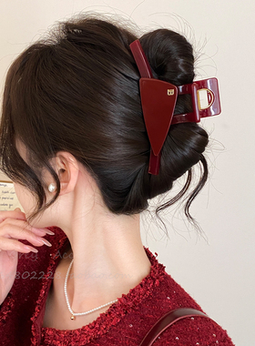 红色气质三角形抓夹女2026新款鲨鱼夹高级感盘发夹氛围感新年发饰