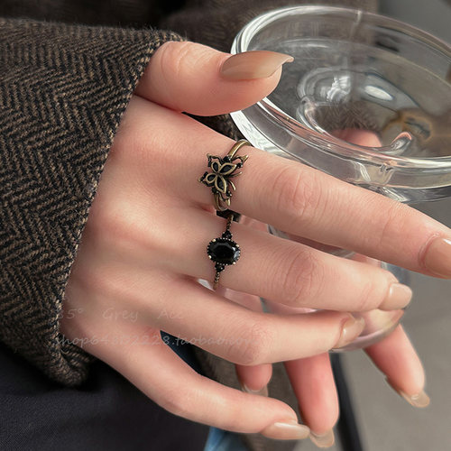 暗黑系复古做旧蝴蝶黑锆戒指