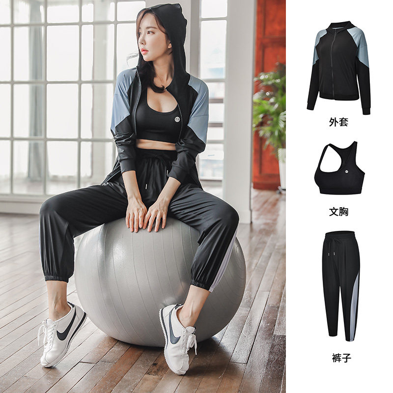 专业跑步套装女时尚晨跑秋冬季速干宽松大码瑜伽健身运动服三件套