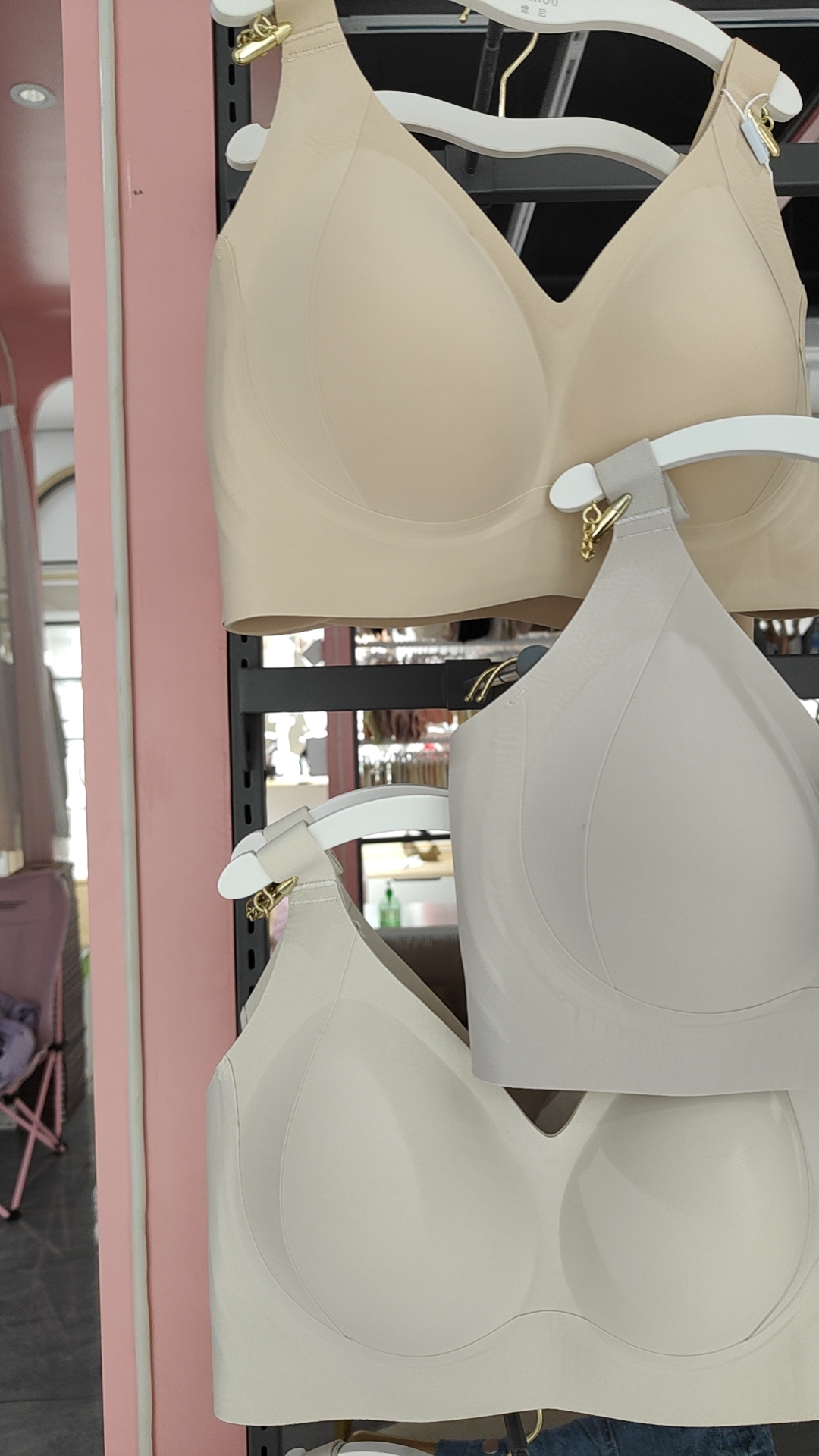 930粉底液运动背心式内衣无痕光面聚防下垂薄款防震瑜伽睡眠文胸